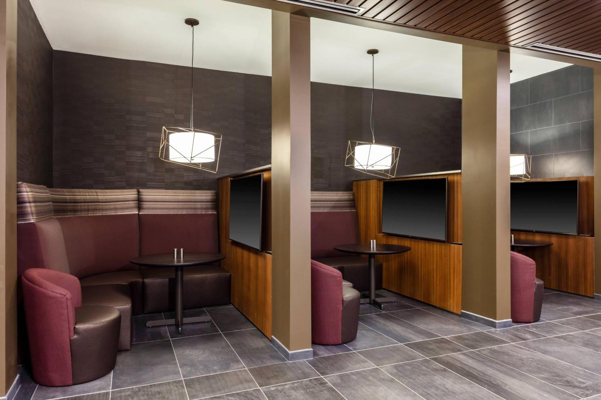 Courtyard By Marriott Indianapolis West-Speedway Hotel Exterior foto