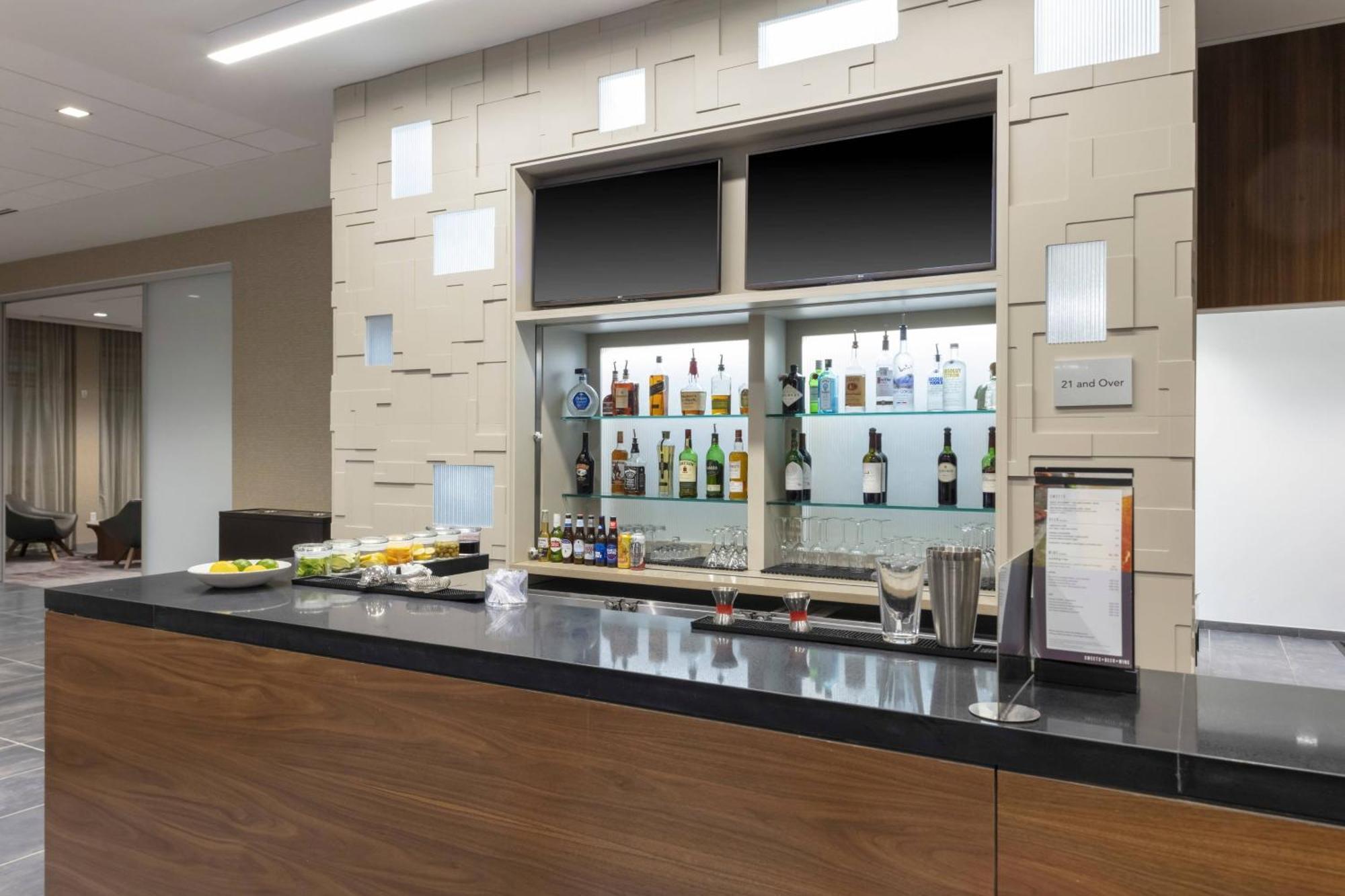 Courtyard By Marriott Indianapolis West-Speedway Hotel Exterior foto